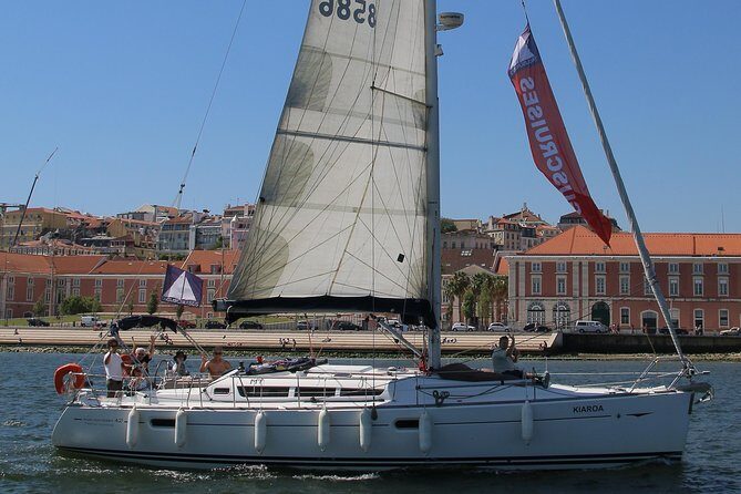 2 Hours Private Sailing Tour in Lisbon - Drinks and crackers: what’s included and what you should plan for