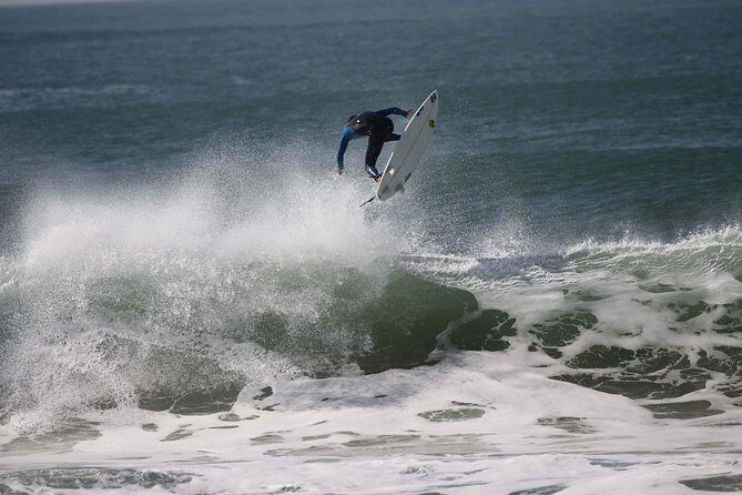 Aulas de Surf - Weather and Timing: The Real-Life Part of Surfing
