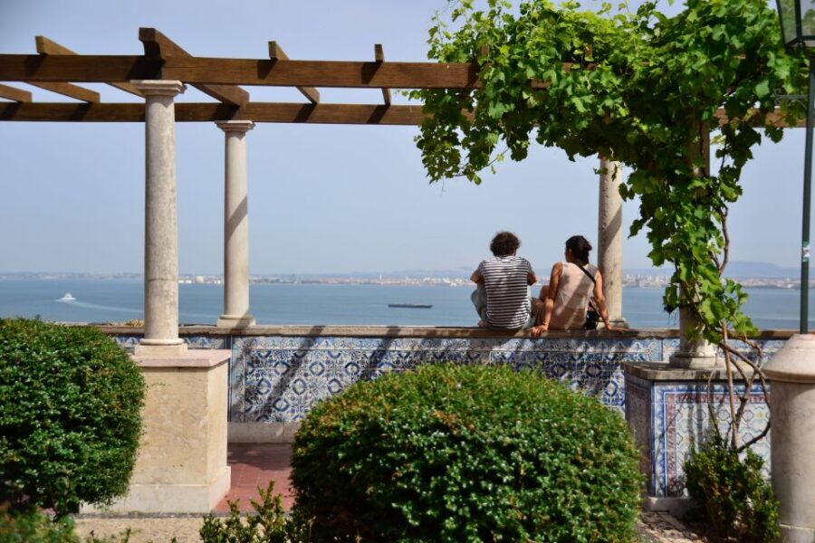 Best of Lisbon Walking Tour: Rossio, Chiado & Alfama - Getting the most out of the walk (so you feel it, not just see it)