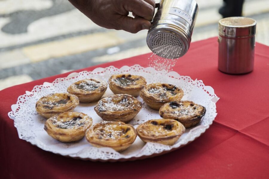 Best of Lisbon Walking Tour: Rossio, Chiado & Alfama - The guide factor: what to look for while you walk