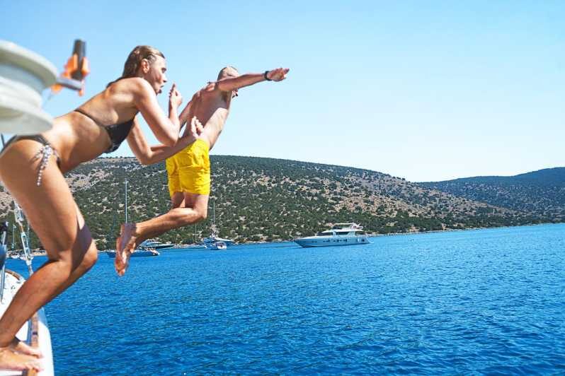 Boat Party to the Beach with Swimming Stops, DJ and Open Bar - Open bar basics: what’s included and how to pace it