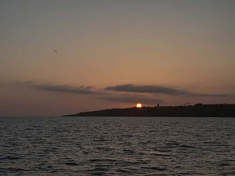 Cascais: Sunset Boat Trip with Welcome Drinks - Cruising the Cascais Coast: Mansions, Fortress Walls, Casino, and Bond Spots
