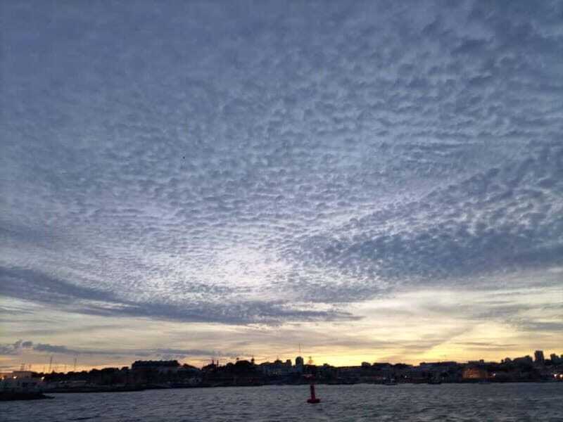 Cascais: Sunset Boat Trip with Welcome Drinks - Timing the Sunset: What the 1.5 Hours Is Really For