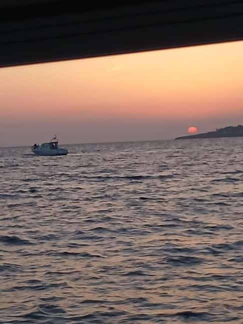 Cascais: Sunset Boat Trip with Welcome Drinks - Comfort on the Water: Inside Space, Toilets, and Practical Warmth