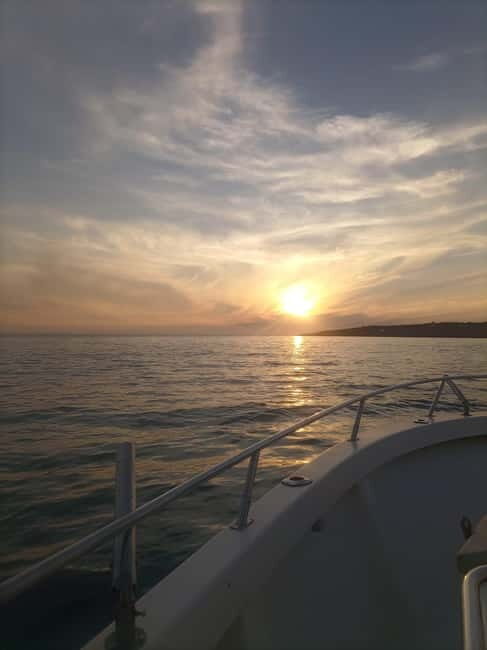 Cascais: Sunset Boat Trip with Welcome Drinks - Who Should Book This Cascais Sunset Boat Trip
