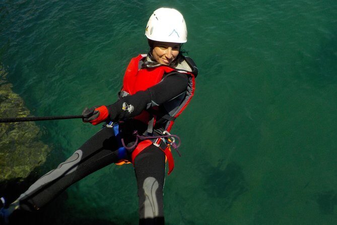 Coasteering at Portinho da Arrábida - Lapa de Santa Margarida: cave time and the coast’s mood shift