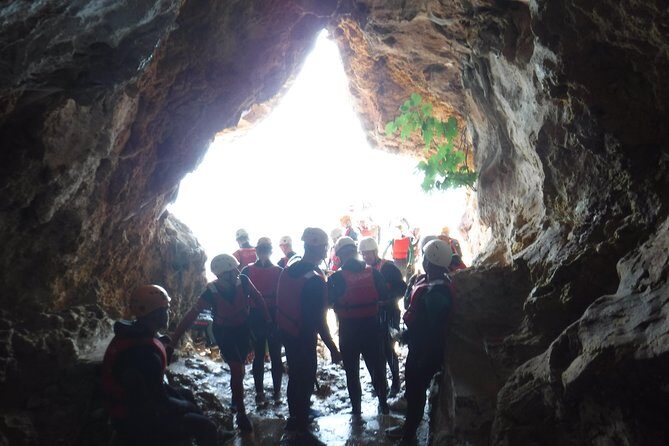 Coasteering at Portinho da Arrábida - Safety-first guiding: how beginners stay calm