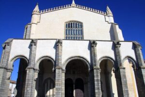 Évora and Monsaraz with Regional Wine Tasting from Lisbon - Évora’s UNESCO Core: From St Francis to the Chapel of Bones