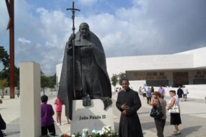 Fátima, Nazaré, and Óbidos: Small Group Tour From Lisbon - From Lisbon Riders to Fátima: riding time that sets expectations