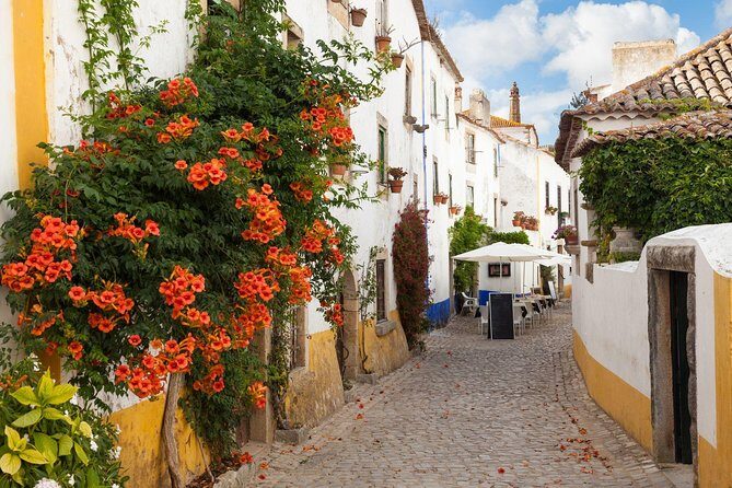 Fátima, Nazaré, and Óbidos: Small Group Tour From Lisbon - Sanctuary of Our Lady of Fátima: what to notice in 80 minutes
