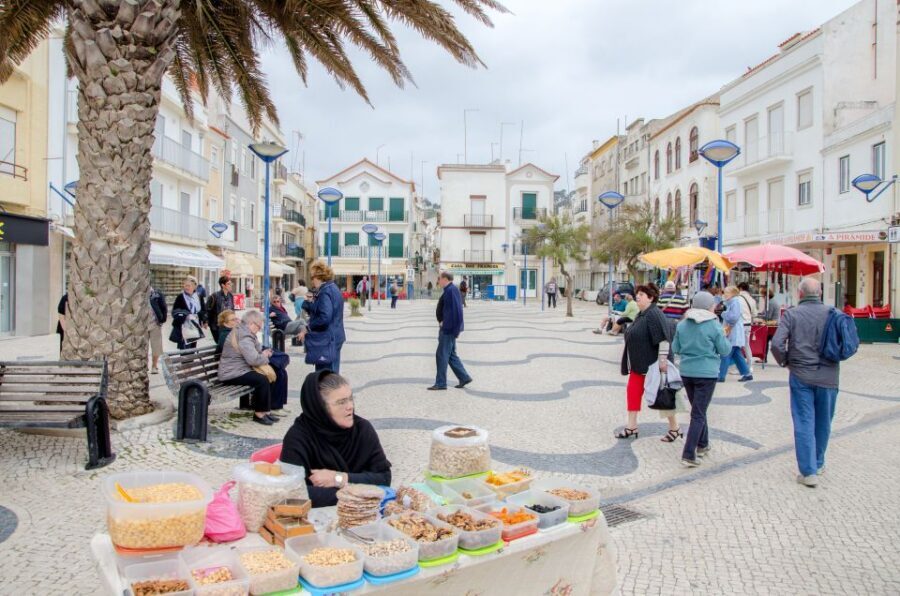 Fátima, Óbidos and the Atlantic Coast Day Tour from Lisbon - Guides, language, and how you’ll hear the story
