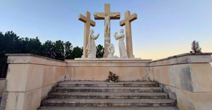 Fátima Private Tour: Shrine| Sacred Path |Shepherds House - Optional Way of the Cross extension: 7 stations versus all 15