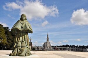 Fátima Sanctuary & Little Shepherds' Village from Lisbon - Getting there: meeting point, early departure, and how the ride works