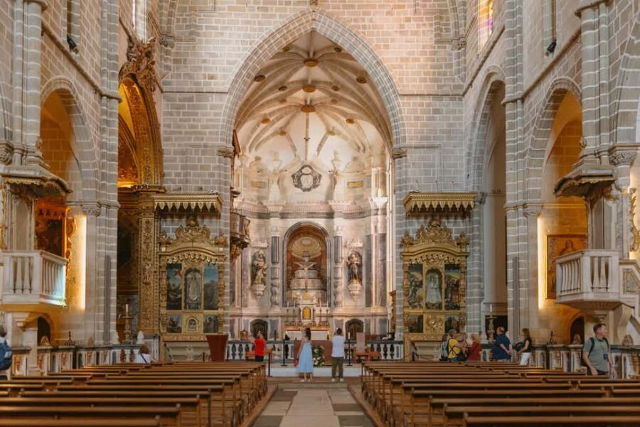 From Lisbon: Évora and Monsaraz Day Tour with Wine Tasting - Monsaraz Inside the Castle Walls: The Lake-View Payoff
