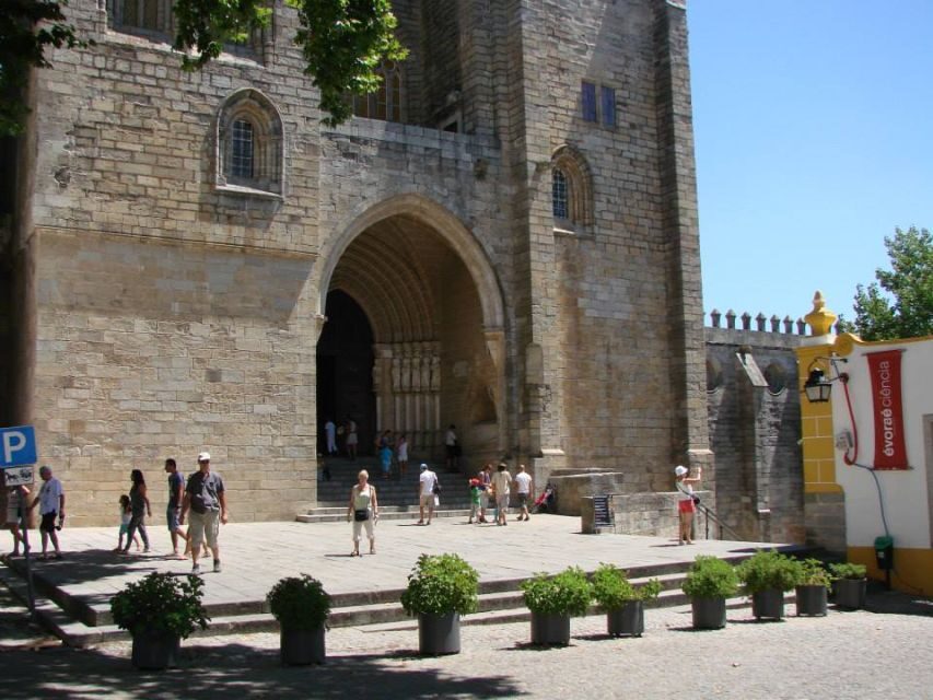 From Lisbon: Évora Wine & Heritage Tour - Capela dos Ossos: the Chapel of Bones with real context