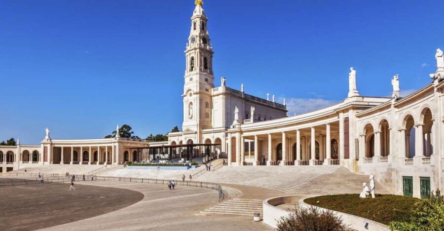 From Lisbon: Fátima, Batalha, Nazaré and Óbidos Day Tour - From Lisbon to Santarém District: How the Day Moves