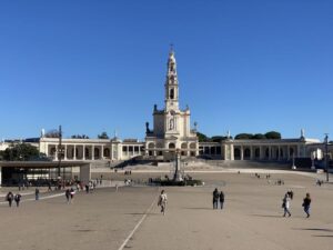 From Lisbon: Fátima, Batalha, Nazaré, and Obidos Tour by Van - Lisbon to Fátima: Pilgrimage Portugal Starts Fast