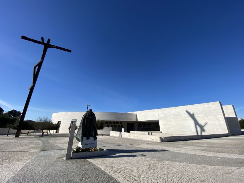 From Lisbon: Fátima, Batalha, Nazaré, and Obidos Tour by Van - Óbidos Castle and Walled-Town Time: The Sour Cherry Factor