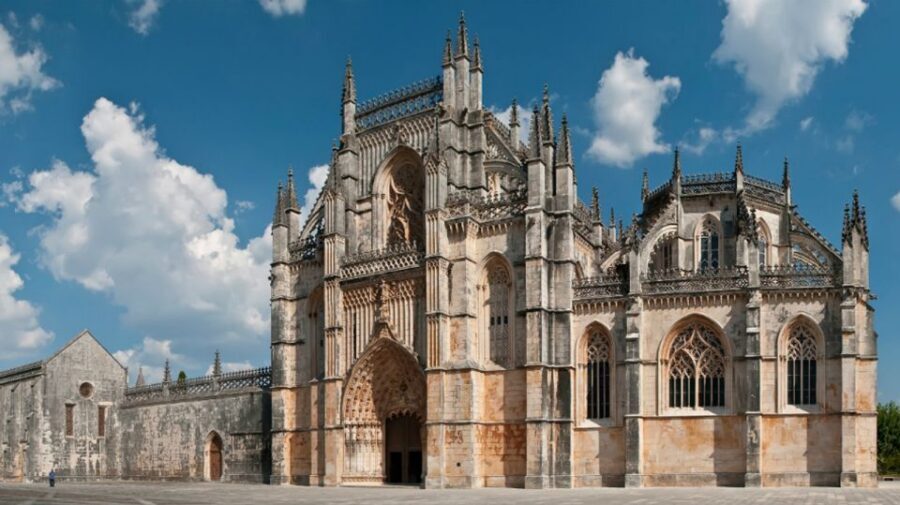 From Lisbon: Fátima, Batalha, Nazaré & Óbidos Full-Day Tour - Guide Style and Group Size: Why the Day Doesn’t Feel Overcrowded
