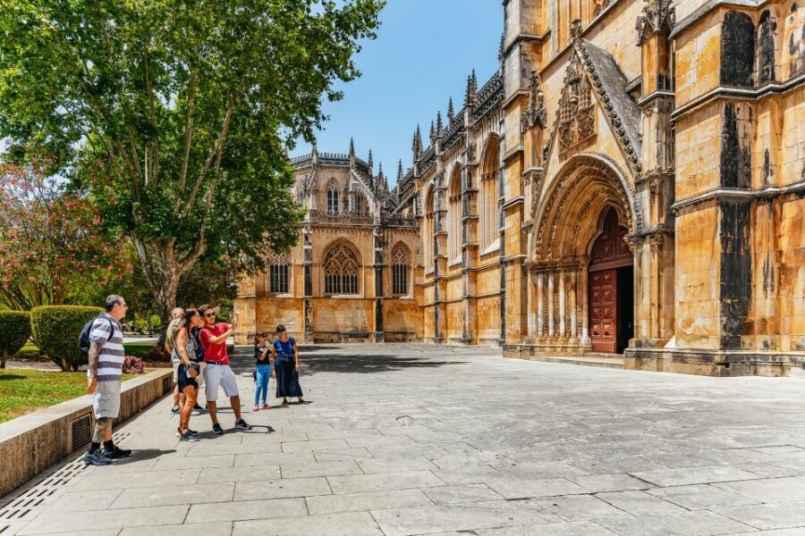 From Lisbon: Fatima Batalha Nazaré & Óbidos Small-Group Tour - Quick hits