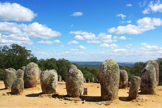 From Lisbon to Alentejo: Évora and Megaliths Full-Day Tour - Évora on foot: Roman temple, cloisters, and roof views