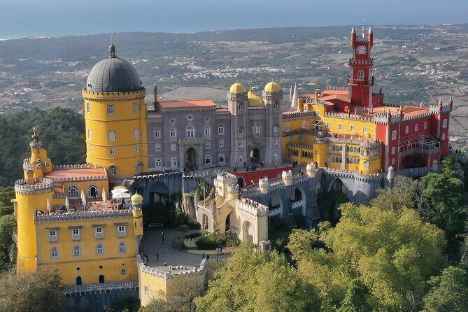 Guided Tour to Sintra, Pena, Regaleira, Cabo da Roca and Cascais - Sintra’s Centro Histórico: quick views plus real local snacks