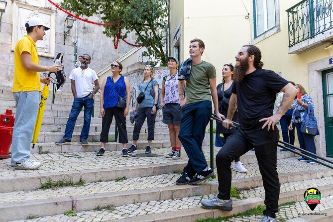 Historic Walking Tour Through Lisbon’s Oldest Neighborhood - Castelo de São Jorge: a hilltop lesson from VIII BC onward