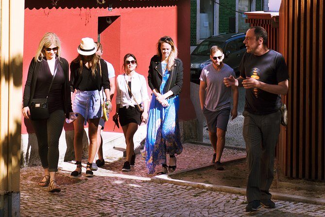 #LisboaLove Walk - Meeting at Praça do Príncipe Real, then walking like you know the city
