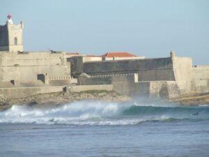 Lisbon: 1.5-Hour Surf Lesson - Getting Started at the Surf School: Safety Briefing and Wetsuit Time