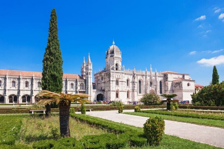 Lisbon: 1-or 2-Day Hop-On Hop-Off Bus Tour - Finding your bus: blue Belém vs pink Modern