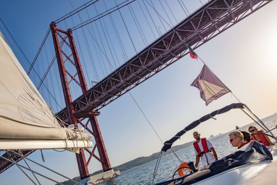 Lisbon: 1 or 2-Hour Cruise along the Tagus River - Sailing boats vs catamarans: how the boat size affects your day