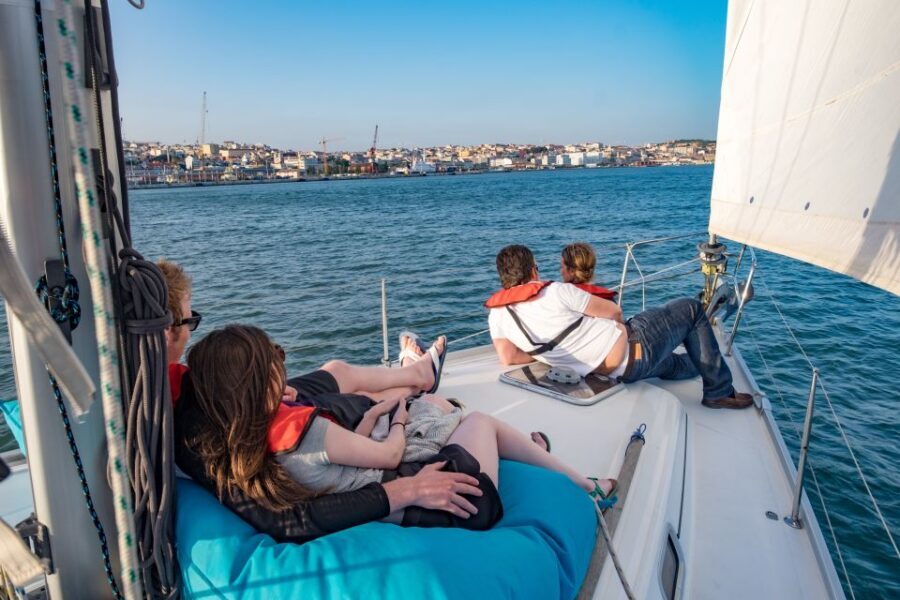 Lisbon: 1 or 2-Hour Cruise along the Tagus River - Sunset vs day cruise: when the timing makes the trip
