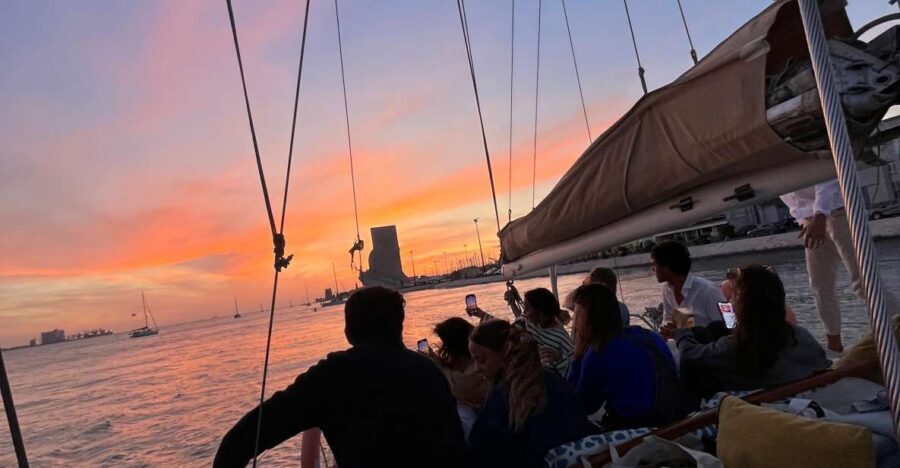 Lisbon: 2H Sunset Boat Cruise Tour with Drinks - Key things I’d look forward to