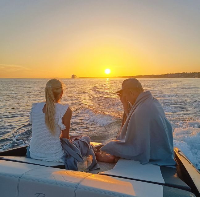 Lisbon: 2H Sunset Boat Cruise Tour with Drinks - Music, blankets, and how the vibe keeps moving