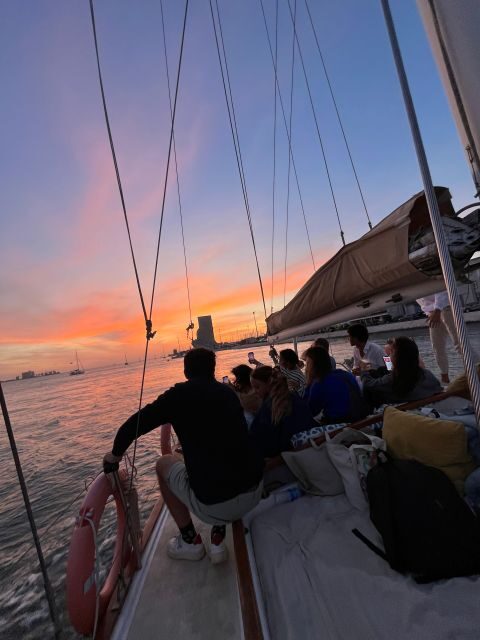 Lisbon: 2H Sunset Boat Cruise Tour with Drinks - Alfama by boat: the old-city feeling without the uphill effort
