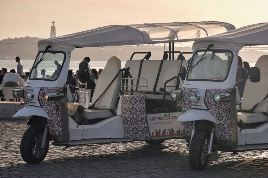 Lisbon: 3-Hour Street Art Tuk Tuk Tour - Guides make (or break) this tour