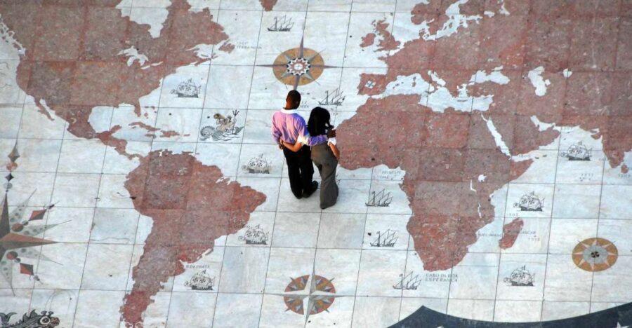 Lisbon: 3-Hour The Slave Trade - An Historical Walking Tour - Meeting Largo do Chafariz de Dentro and finding the real Lisbon