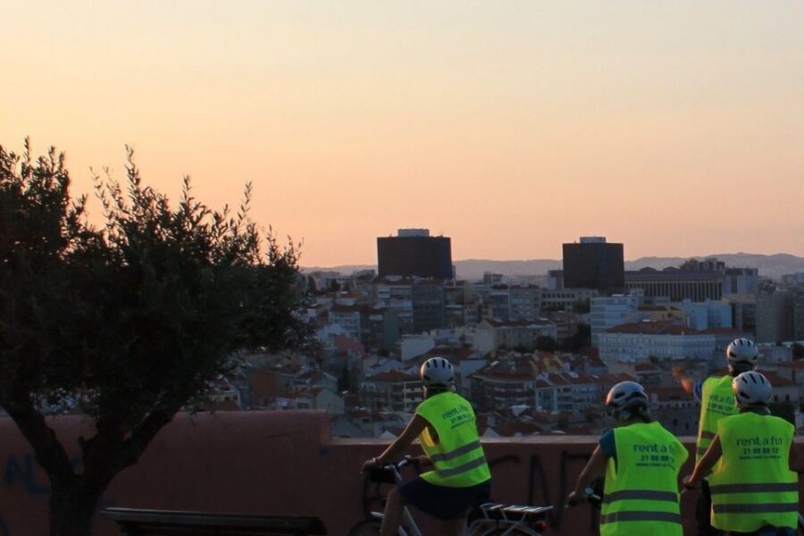 Lisbon: 7 Hills Half-Day Electric Bike Tour - Palácio Belmonte and Vila Berta: When the Tour Turns More Personal