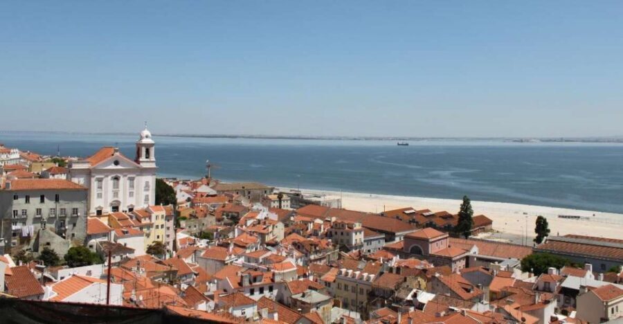 Lisbon: Alfama and São Jorge Castle Quarters Walking Tour - Jewish Quarter routes and the power of hidden squares