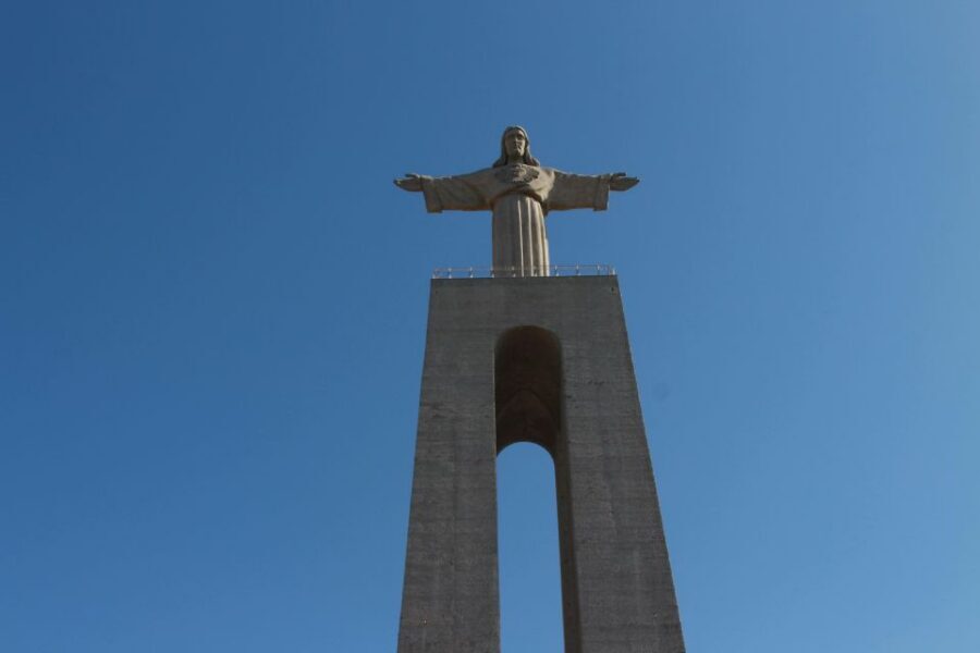 Lisbon: Arrábida and Sesimbra Day Trip with Wine - If you get Antonio, Rui, João, or Tomás: why the guide praise is a real signal