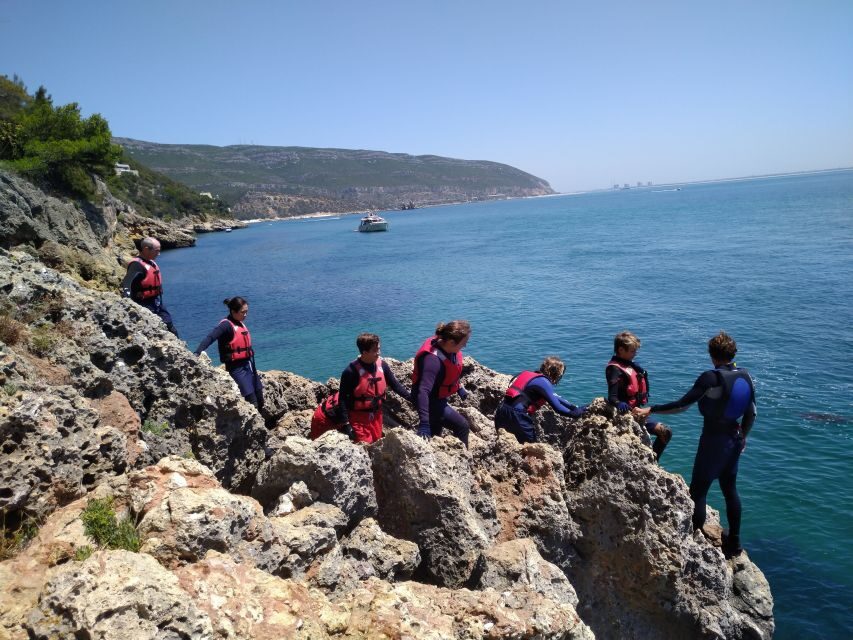 Lisbon: Arrábida Kayak and Coasteering Adventure Tour - The beach picnic, wine, and chorizo: when the day slows down