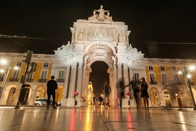 Lisbon: Authentic Fado Show, Dinner and Night Tour - Dinner in Alfama: where the evening settles