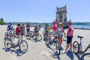 Lisbon Bike Tour: Downhill Downtown Lisbon to Belém - Downtown Lisbon in Motion: Squares, Views, and the Guide’s Running Commentary