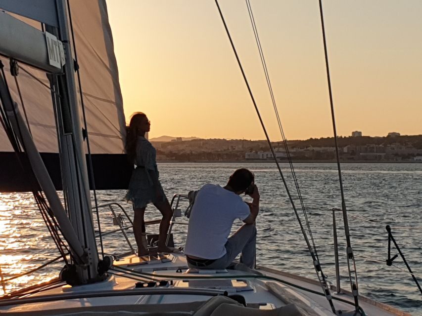 Lisbon: Champagne Sailing Tours - Praça do Comércio to Alfama: seeing the city’s shape from the water