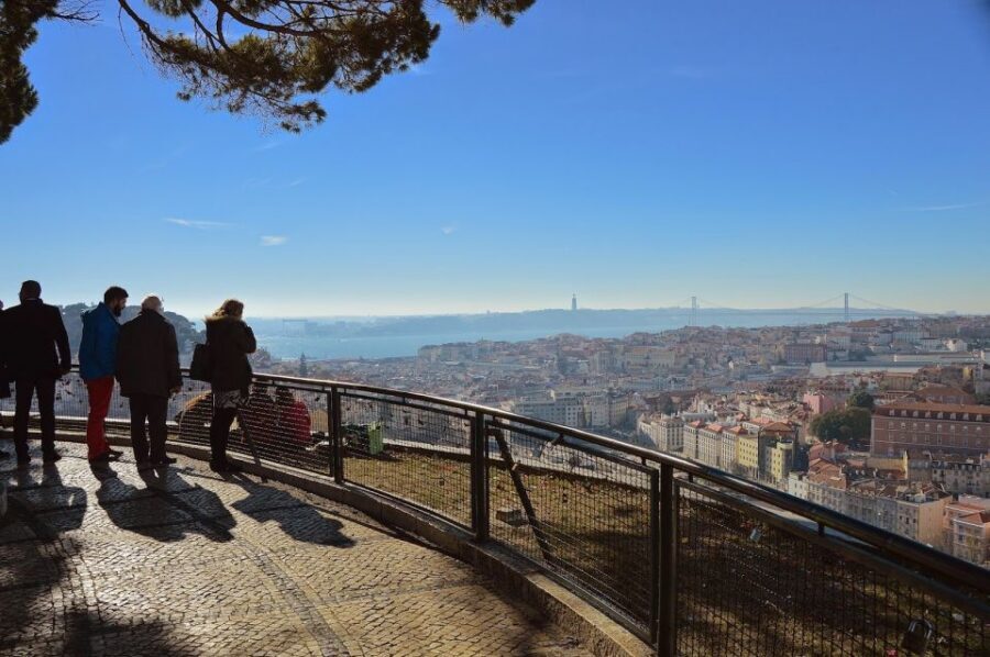 Lisbon: City Highlights Tour by Tuk Tuk - Guide quality makes or breaks the experience