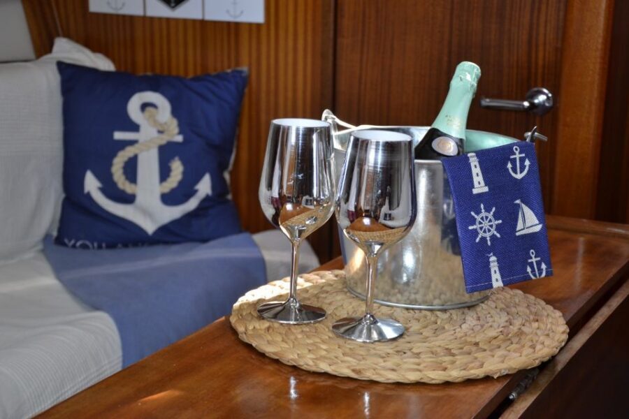 Lisbon: Day and Sunset Tour on the Tagus River - The comfort details that make 2 hours feel easy