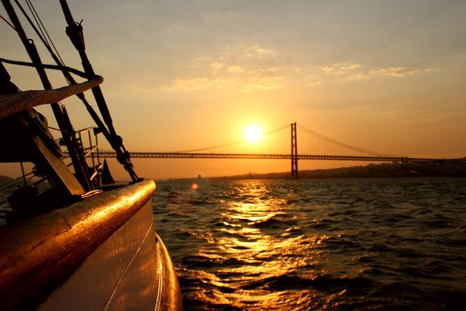 Lisbon: Daylight or Sunset on a Vintage Sailboat - Your 2-hour Tagus River route, daylight or sunset timing