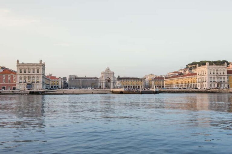 Lisbon: Daytime or Sunset Boat Cruise with History and Wine - Getting on Board at Padrão dos Descobrimentos (Belém)