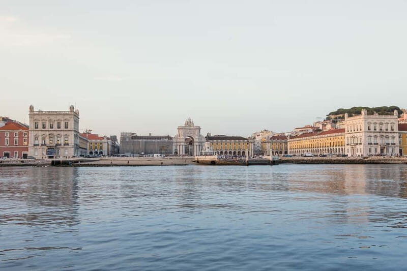 Lisbon: Daytime or Sunset Boat Cruise with History and Wine - Getting on Board at Padrão dos Descobrimentos (Belém)