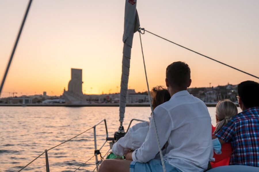 Lisbon: Daytime/Sunset/Night City Sailboat Tour with Drink - São Jorge Castle, Alfama, and Lisbon Cathedral: the hillside story in one glide